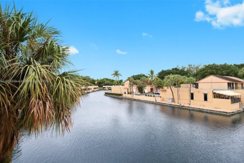 Townhouse in Miami Lakes, Florida 4 bedrooms, 203.46 sq.m. № 1711160 - photo 17