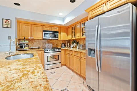 Townhouse in Miami Lakes, Florida 4 bedrooms, 203.46 sq.m. № 1711160 - photo 13