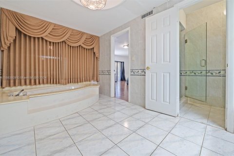 Townhouse in Miami Lakes, Florida 4 bedrooms, 203.46 sq.m. № 1711160 - photo 20