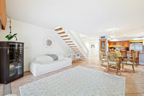 Townhouse in Miami Lakes, Florida 4 bedrooms, 203.46 sq.m. № 1711160 - photo 11