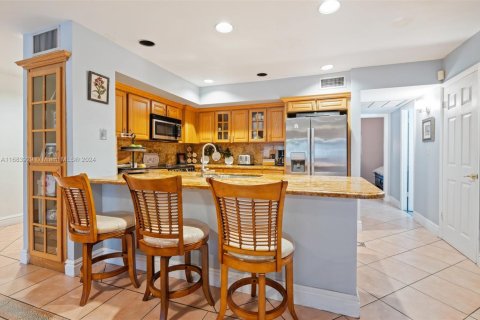 Townhouse in Miami Lakes, Florida 4 bedrooms, 203.46 sq.m. № 1711160 - photo 12