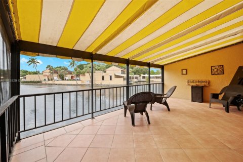 Townhouse in Miami Lakes, Florida 4 bedrooms, 203.46 sq.m. № 1711160 - photo 5