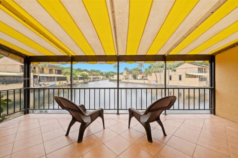 Townhouse in Miami Lakes, Florida 4 bedrooms, 203.46 sq.m. № 1711160 - photo 4