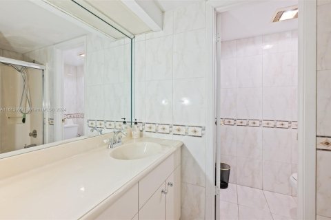 Townhouse in Miami Lakes, Florida 4 bedrooms, 203.46 sq.m. № 1711160 - photo 27