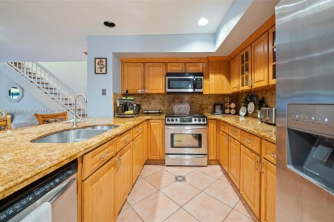Townhouse in Miami Lakes, Florida 4 bedrooms, 203.46 sq.m. № 1711160 - photo 14