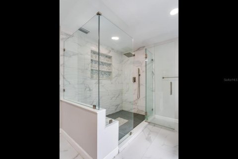 Casa en venta en Tampa, Florida, 4 dormitorios, 337.79 m2 № 1746534 - foto 8