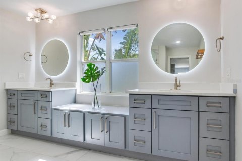 Casa en venta en Tampa, Florida, 4 dormitorios, 337.79 m2 № 1746534 - foto 7