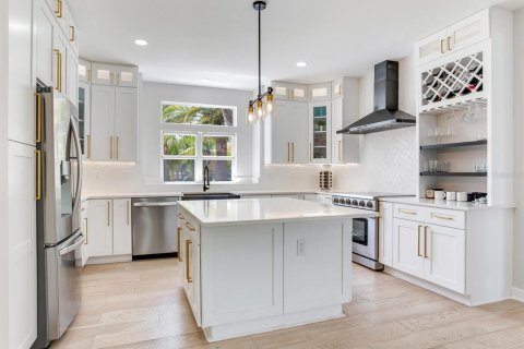 Casa en venta en Tampa, Florida, 4 dormitorios, 337.79 m2 № 1746534 - foto 19