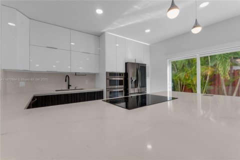 Villa ou maison à louer à Doral, Floride: 4 chambres, 208.94 m2 № 1895565 - photo 13