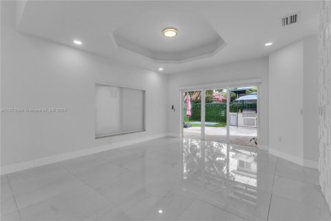 Villa ou maison à louer à Doral, Floride: 4 chambres, 208.94 m2 № 1895565 - photo 5
