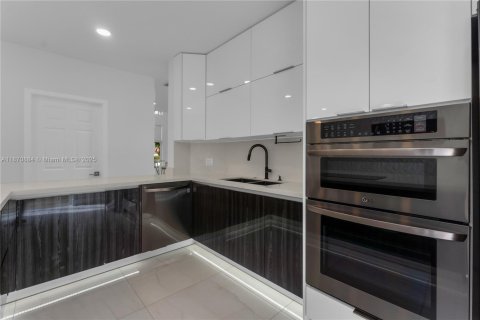 Villa ou maison à louer à Doral, Floride: 4 chambres, 208.94 m2 № 1895565 - photo 16