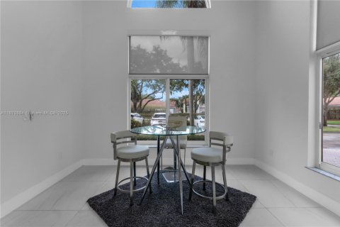 Villa ou maison à louer à Doral, Floride: 4 chambres, 208.94 m2 № 1895565 - photo 9