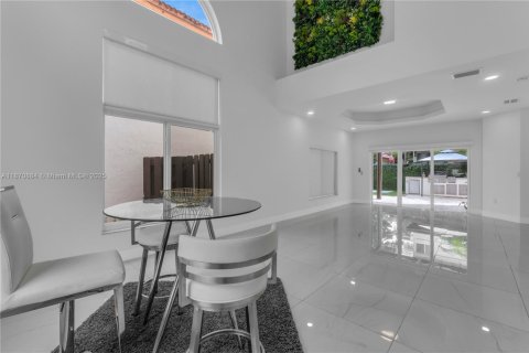 Villa ou maison à louer à Doral, Floride: 4 chambres, 208.94 m2 № 1895565 - photo 8