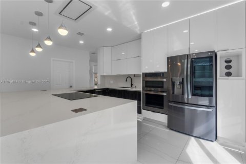 Villa ou maison à louer à Doral, Floride: 4 chambres, 208.94 m2 № 1895565 - photo 14