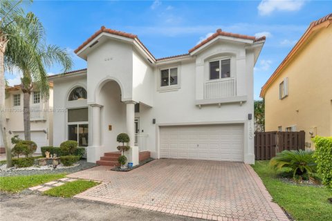 Villa ou maison à louer à Doral, Floride: 4 chambres, 208.94 m2 № 1895565 - photo 1
