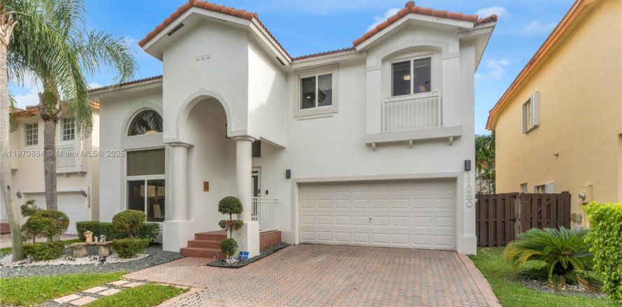 Villa ou maison à Doral, Floride 4 chambres, 208.94 m2 № 1895565
