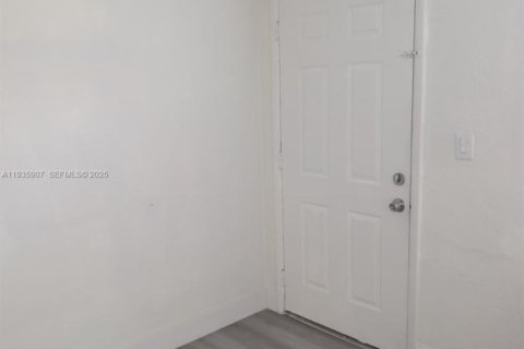 Apartment in Miami, Florida 1 bedroom, 698.72 sq.m. № 1993998 - photo 4