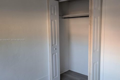 Apartment in Miami, Florida 1 bedroom, 698.72 sq.m. № 1993998 - photo 3