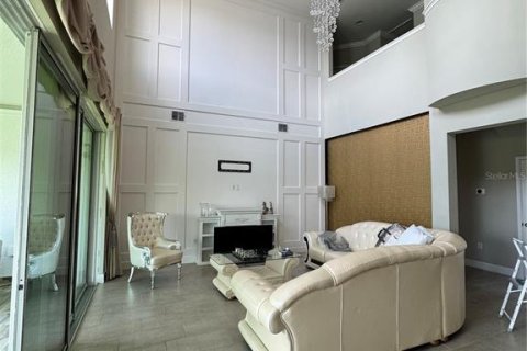 House in Orlando, Florida 5 bedrooms, 364.73 sq.m. № 1917817 - photo 10