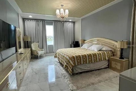 House in Orlando, Florida 5 bedrooms, 364.73 sq.m. № 1917817 - photo 16