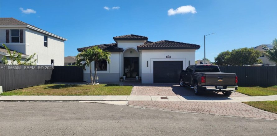 Дом в Хомстед, Флорида 3 спальни, 145.86м2 № 2031974