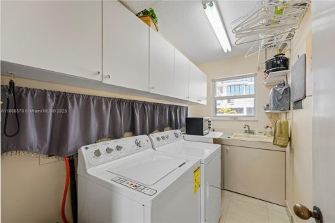 Condominio en venta en Hollywood, Florida, 2 dormitorios, 161 m2 № 1979332 - foto 23