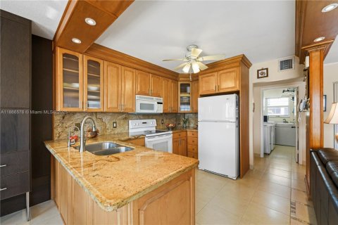 Condominio en venta en Hollywood, Florida, 2 dormitorios, 161 m2 № 1979332 - foto 10