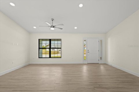 House in Englewood, Florida 3 bedrooms, 156.54 sq.m. № 1511084 - photo 12