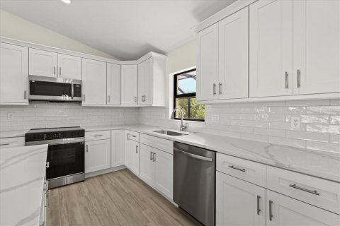 House in Englewood, Florida 3 bedrooms, 156.54 sq.m. № 1511084 - photo 16
