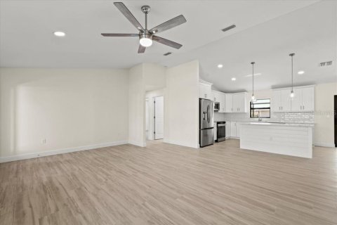 House in Englewood, Florida 3 bedrooms, 156.54 sq.m. № 1511084 - photo 13