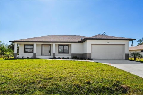 House in Englewood, Florida 3 bedrooms, 156.54 sq.m. № 1511084 - photo 1
