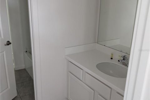 House in Kissimmee, Florida 6 bedrooms, 353.49 sq.m. № 2294773 - photo 11