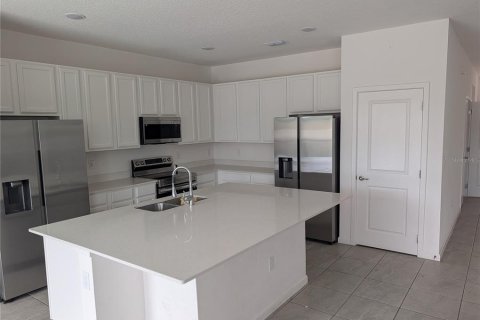 House in Kissimmee, Florida 6 bedrooms, 353.49 sq.m. № 2294773 - photo 7