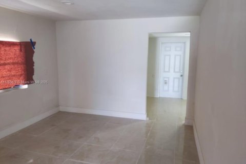 House in Miami, Florida 2 bedrooms, 81.2 sq.m. № 1864953 - photo 8