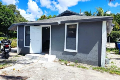 House in Miami, Florida 2 bedrooms, 81.2 sq.m. № 1864953 - photo 3
