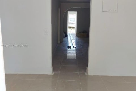 House in Miami, Florida 2 bedrooms, 81.2 sq.m. № 1864953 - photo 10
