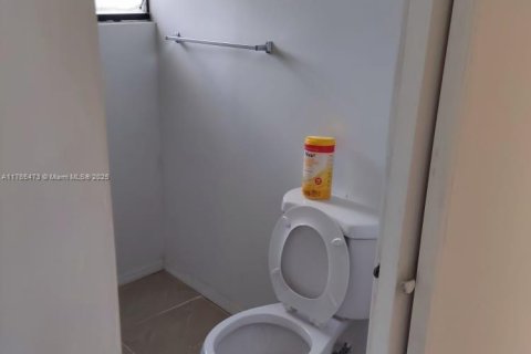 House in Miami, Florida 2 bedrooms, 81.2 sq.m. № 1864953 - photo 6