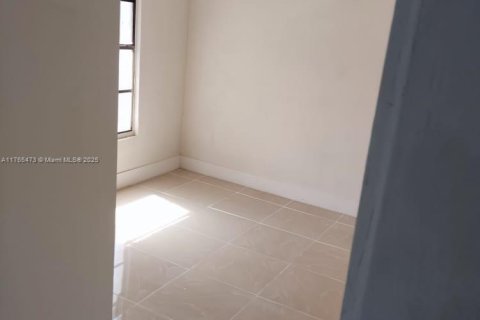 House in Miami, Florida 2 bedrooms, 81.2 sq.m. № 1864953 - photo 9