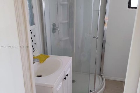 House in Miami, Florida 2 bedrooms, 81.2 sq.m. № 1864953 - photo 7