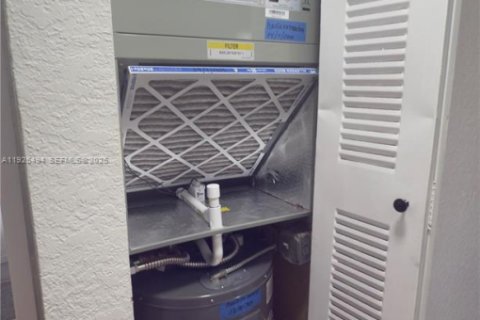 Снять в аренду квартиру в Майами-Бич, Флорида 2 спальни, 81.66м2, № 1984023 - фото 18