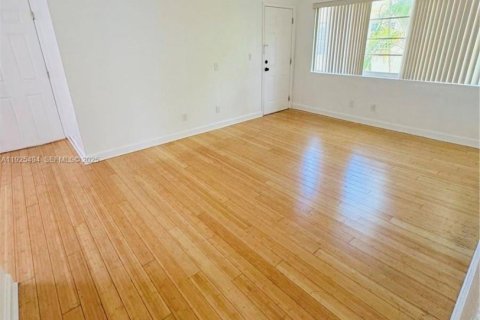 Снять в аренду квартиру в Майами-Бич, Флорида 2 спальни, 81.66м2, № 1984023 - фото 10