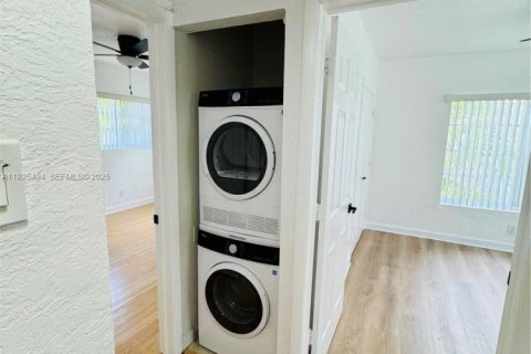 Снять в аренду квартиру в Майами-Бич, Флорида 2 спальни, 81.66м2, № 1984023 - фото 15