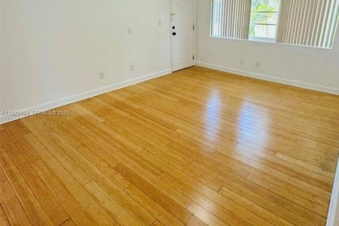 Снять в аренду квартиру в Майами-Бич, Флорида 2 спальни, 81.66м2, № 1984023 - фото 5