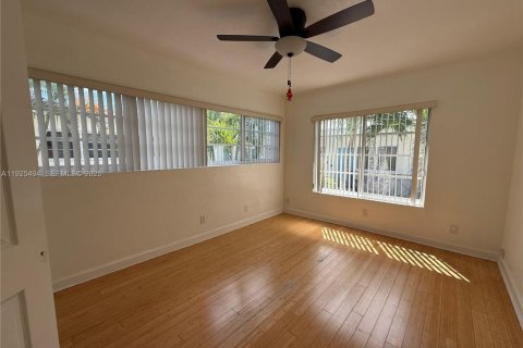 Снять в аренду квартиру в Майами-Бич, Флорида 2 спальни, 81.66м2, № 1984023 - фото 19