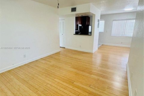 Снять в аренду квартиру в Майами-Бич, Флорида 2 спальни, 81.66м2, № 1984023 - фото 4