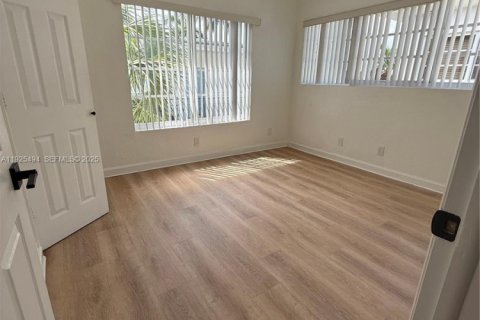 Снять в аренду квартиру в Майами-Бич, Флорида 2 спальни, 81.66м2, № 1984023 - фото 20