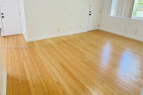 Снять в аренду квартиру в Майами-Бич, Флорида 2 спальни, 81.66м2, № 1984023 - фото 9