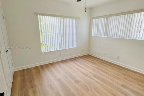 Снять в аренду квартиру в Майами-Бич, Флорида 2 спальни, 81.66м2, № 1984023 - фото 16