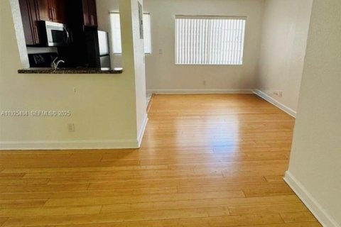 Снять в аренду квартиру в Майами-Бич, Флорида 2 спальни, 81.66м2, № 1984023 - фото 7