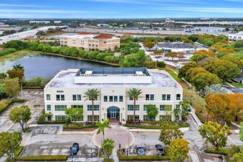 Commercial property in Miramar, Florida № 1864336 - photo 4